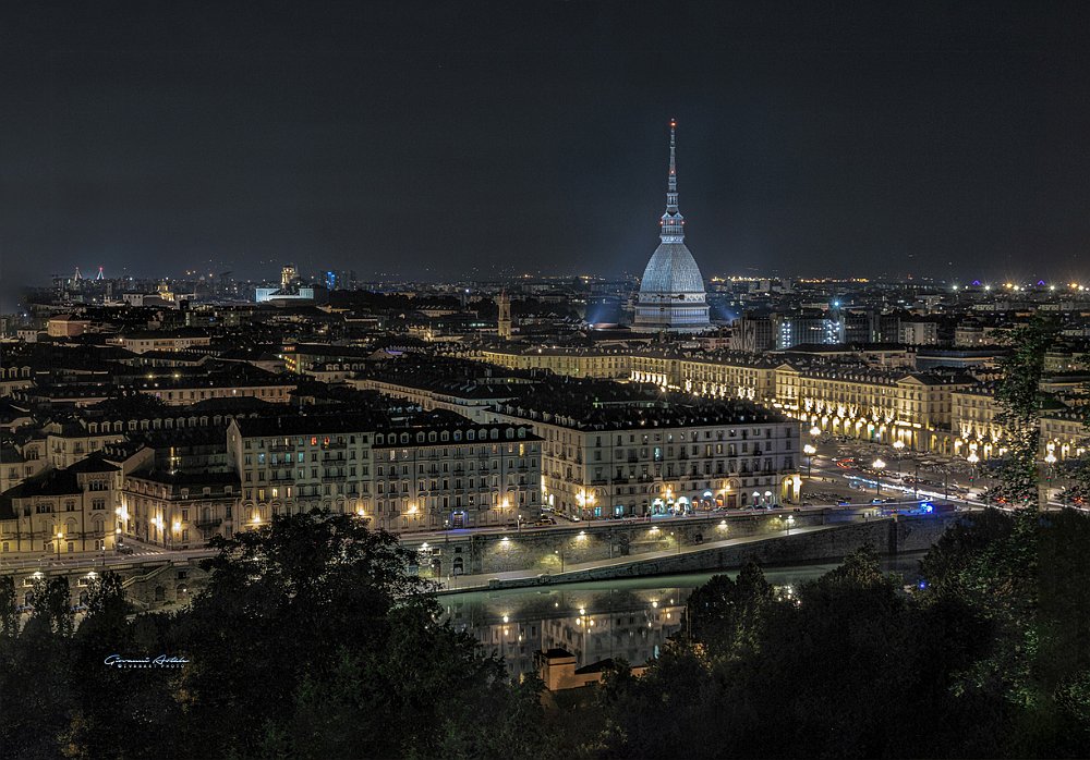 23 - TORINO CON IL SUO FIUME E LA SUA MOLE.jpg